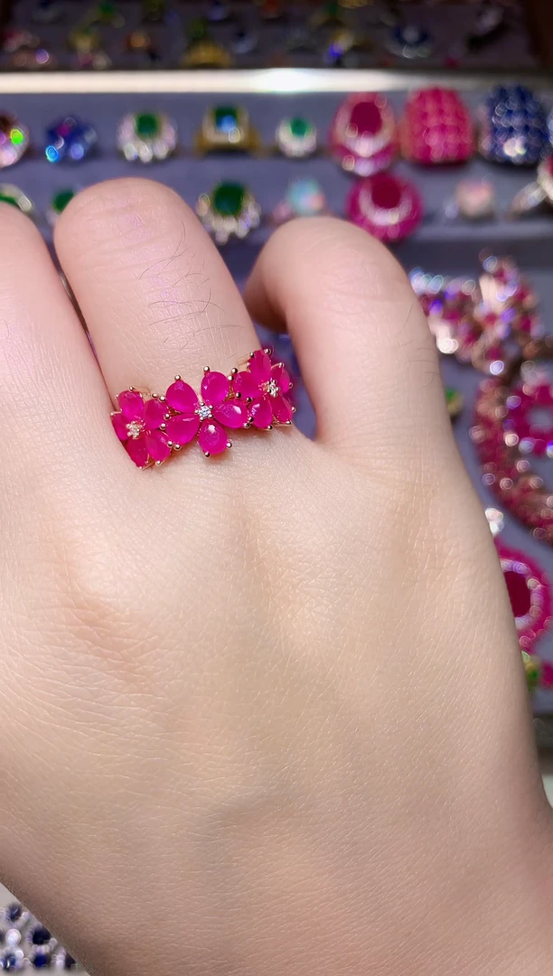 银S925镶嵌戒指红宝石....