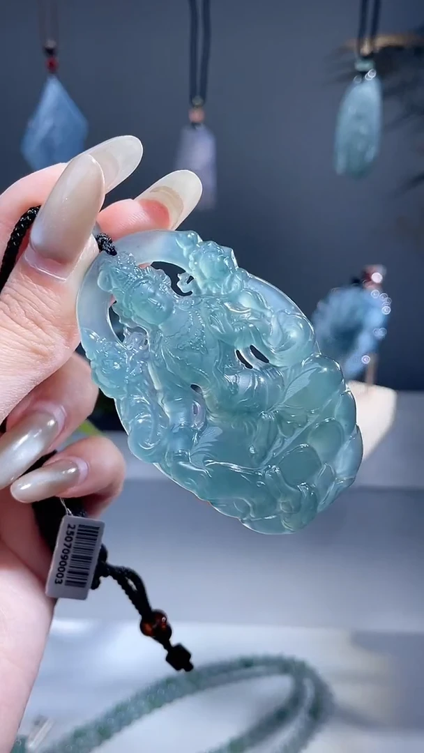 颈饰未镶嵌翡翠度母