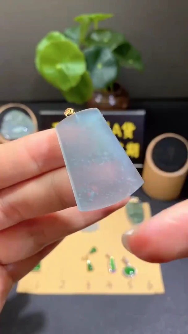 颈饰18K金镶嵌翡翠翡翠A货