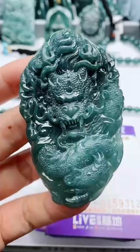 翡翠未镶嵌颈饰