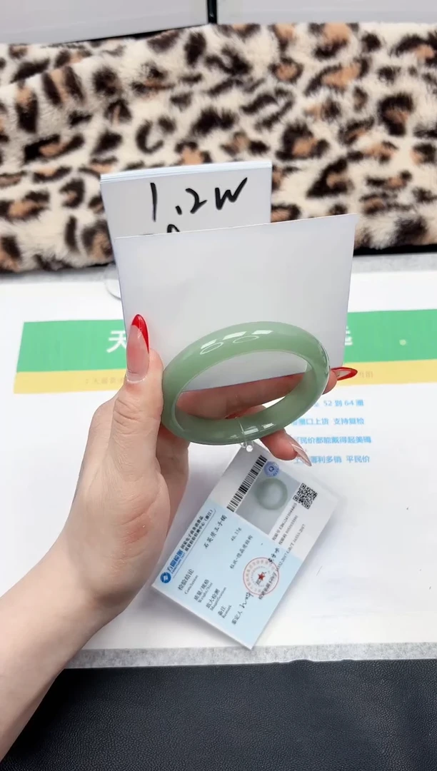 【闪购商品】石英质玉手镯未镶嵌289-61