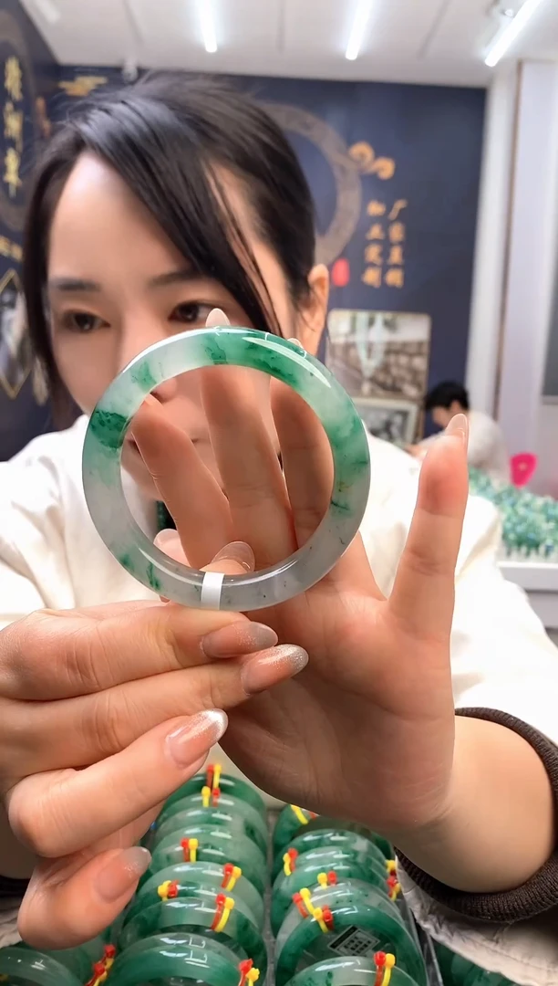 【闪购商品】石英质玉手镯未镶嵌天然非洲翠手镯5