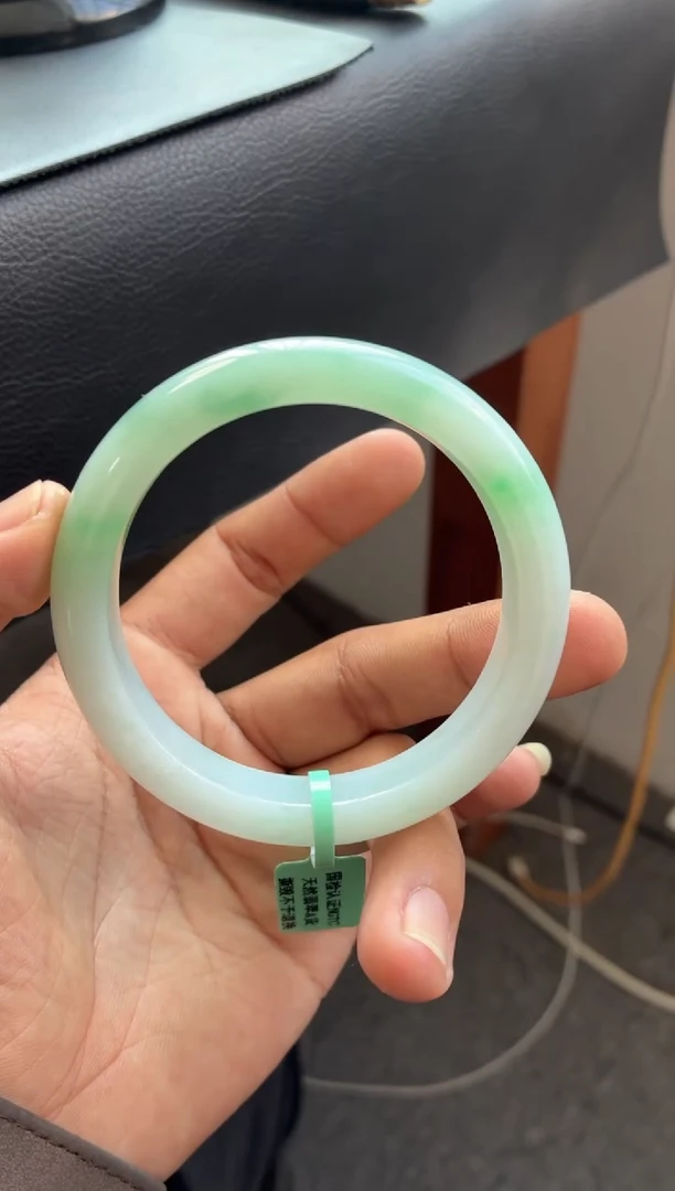 未镶嵌手镯翡翠绿底半山水  31号 56-57圈口