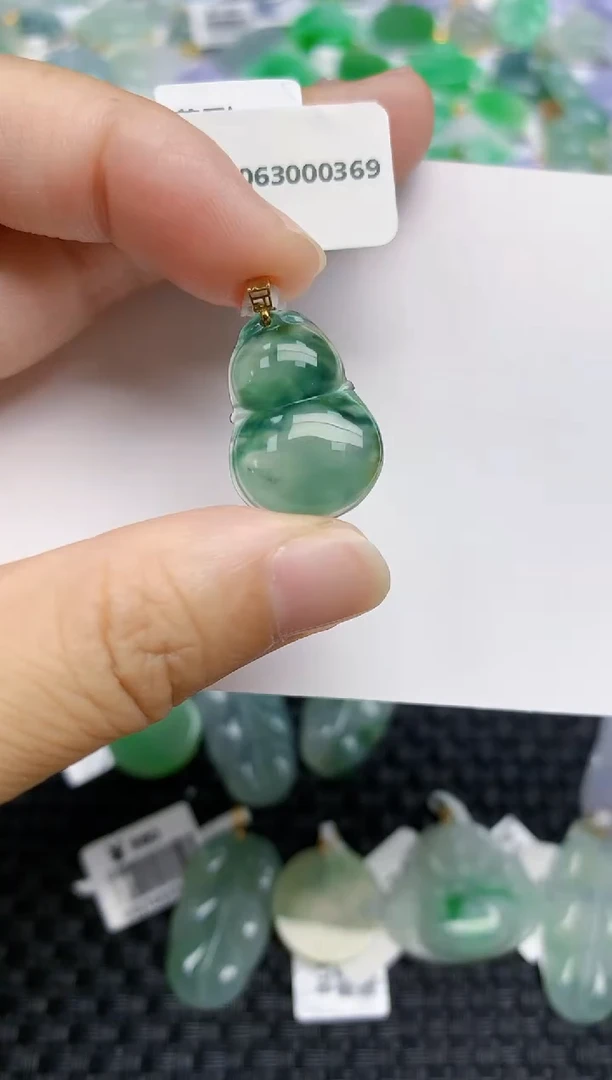 翡翠18K金镶嵌颈饰天然A货翡翠