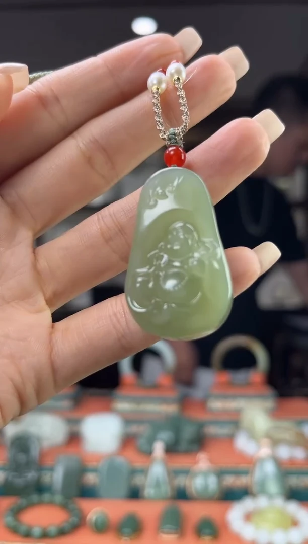 和田玉未镶嵌颈饰佩佩