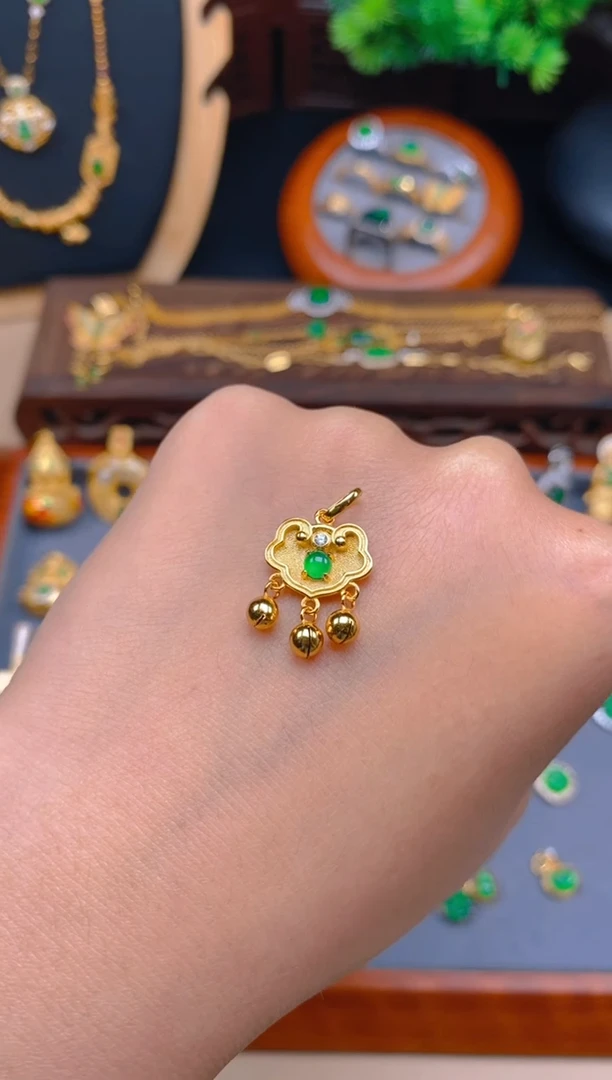 翡翠银S925镶嵌吊坠(不含链)如意锁