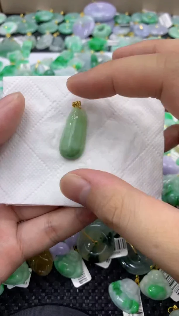 颈饰未镶嵌翡翠天然缅甸翡翠A货