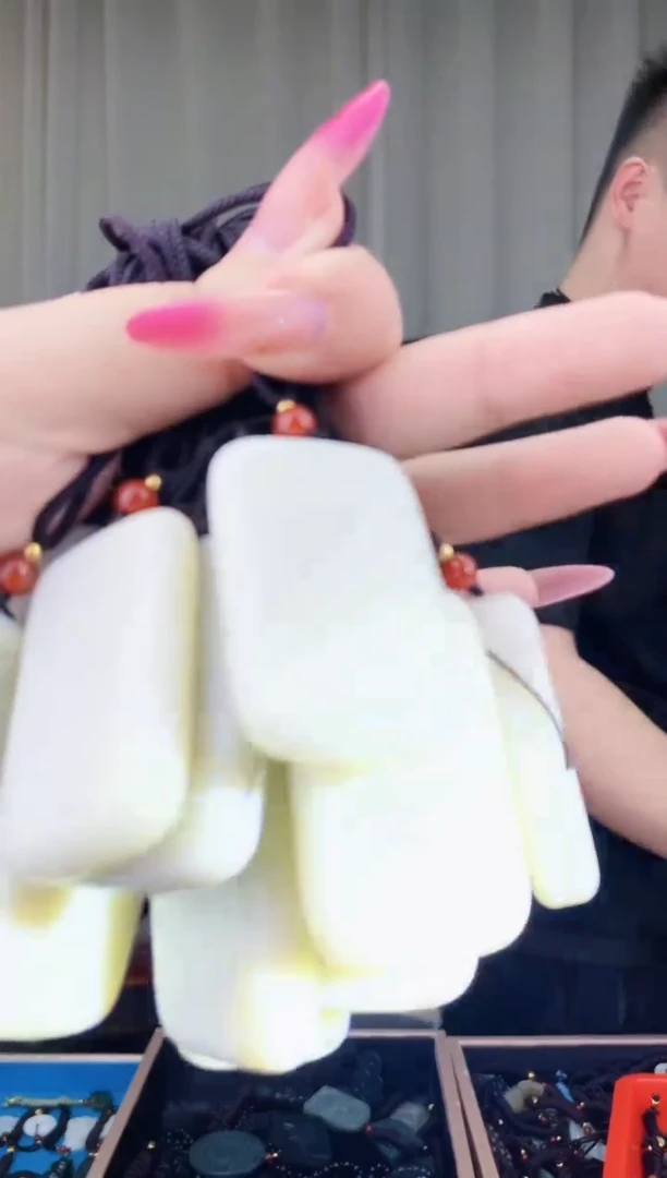 和田玉未镶嵌挂件拍一发一，多样性发货！