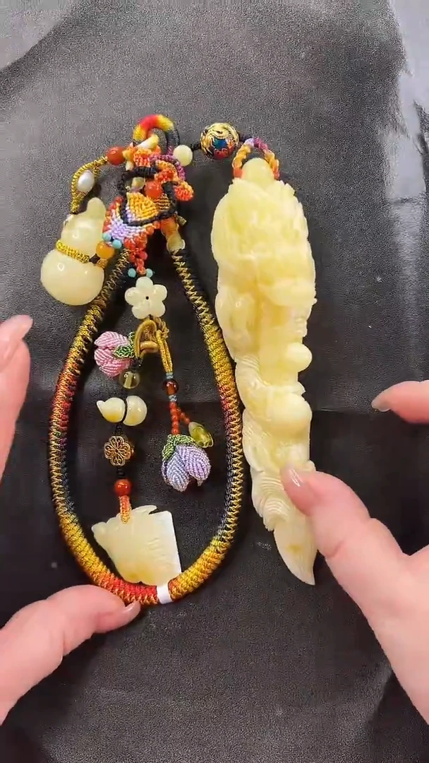 琥珀颈饰未镶嵌吊坠