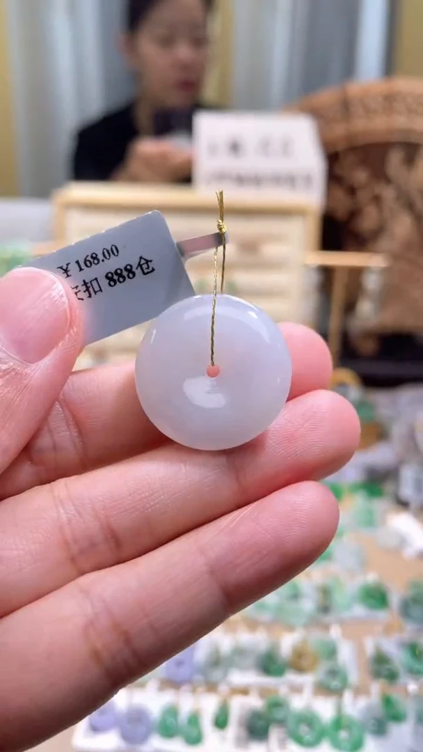 颈饰未镶嵌翡翠平安扣