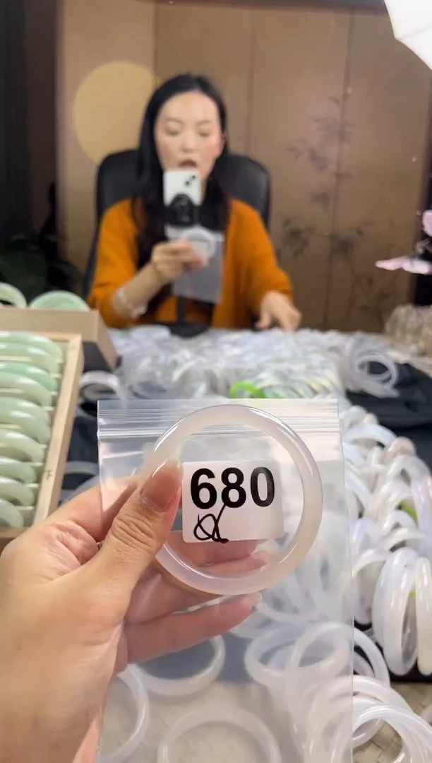 手镯玛瑙/玉髓未镶嵌680