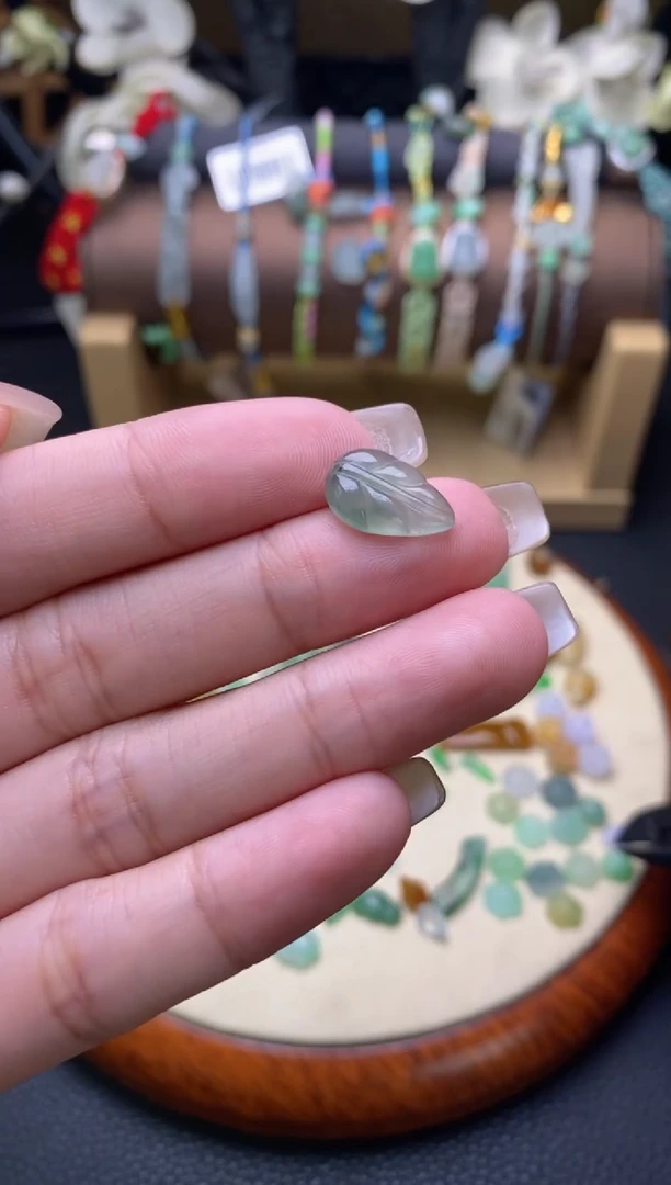 颈饰未镶嵌翡翠净货15573