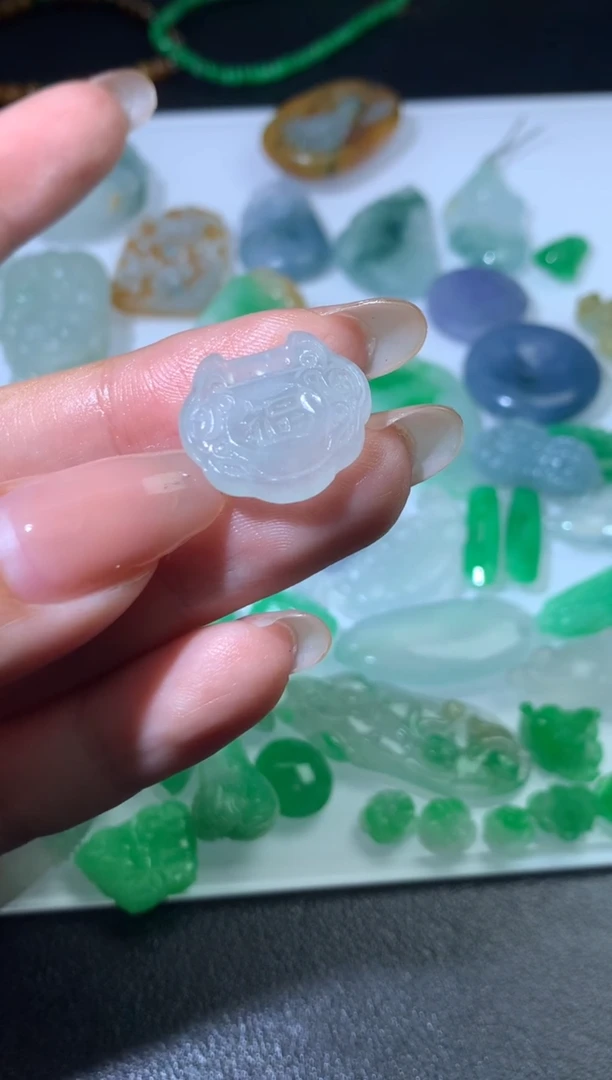 未镶嵌定制翡翠毛货 18.3*19*4