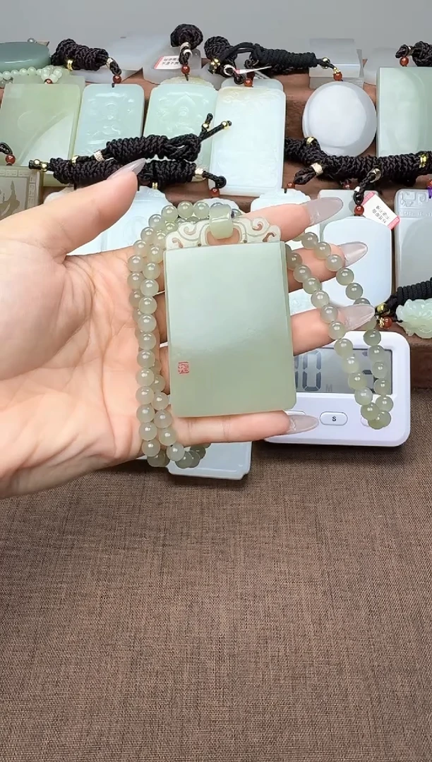 颈饰未镶嵌和田玉1