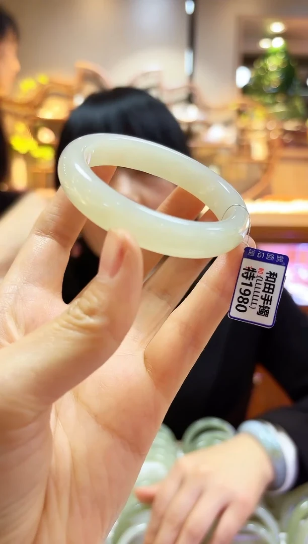 颈饰未镶嵌和田玉手镯52.8