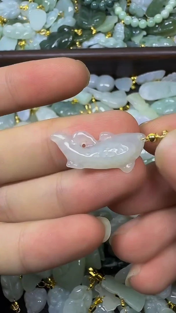 颈饰未镶嵌翡翠颈饰未嵌镶翡翠