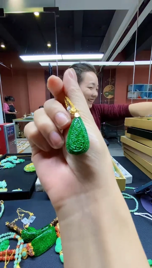 颈饰未镶嵌翡翠吊坠