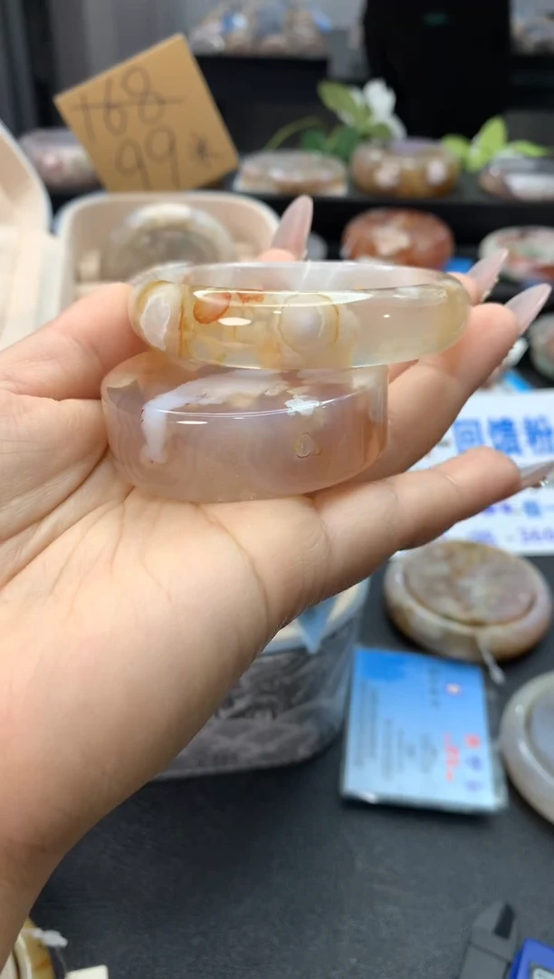 未镶嵌手镯石英质玉（55-56圈口）赠送镯心 无证书