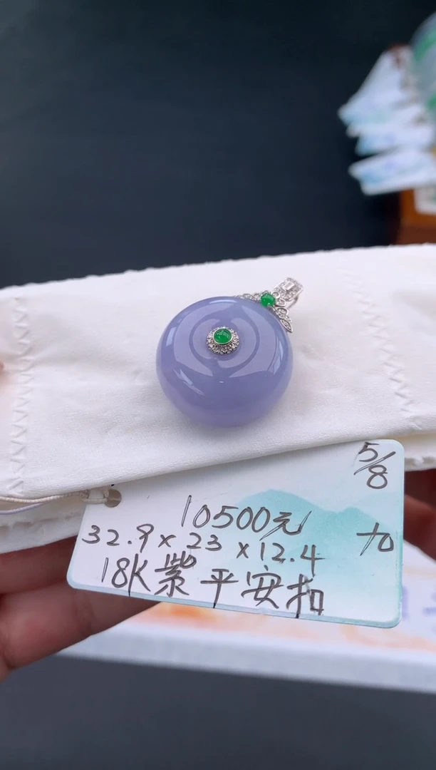 翡翠未镶嵌颈饰自带#送人#，联系客服核对地址~