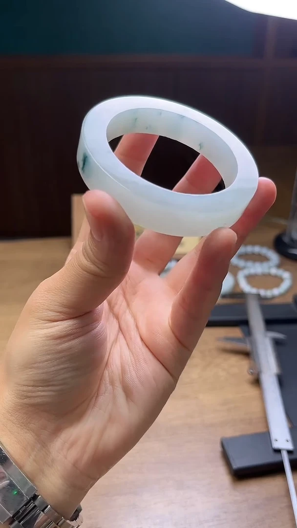 未镶嵌手镯定制翡翠珍**恒定制