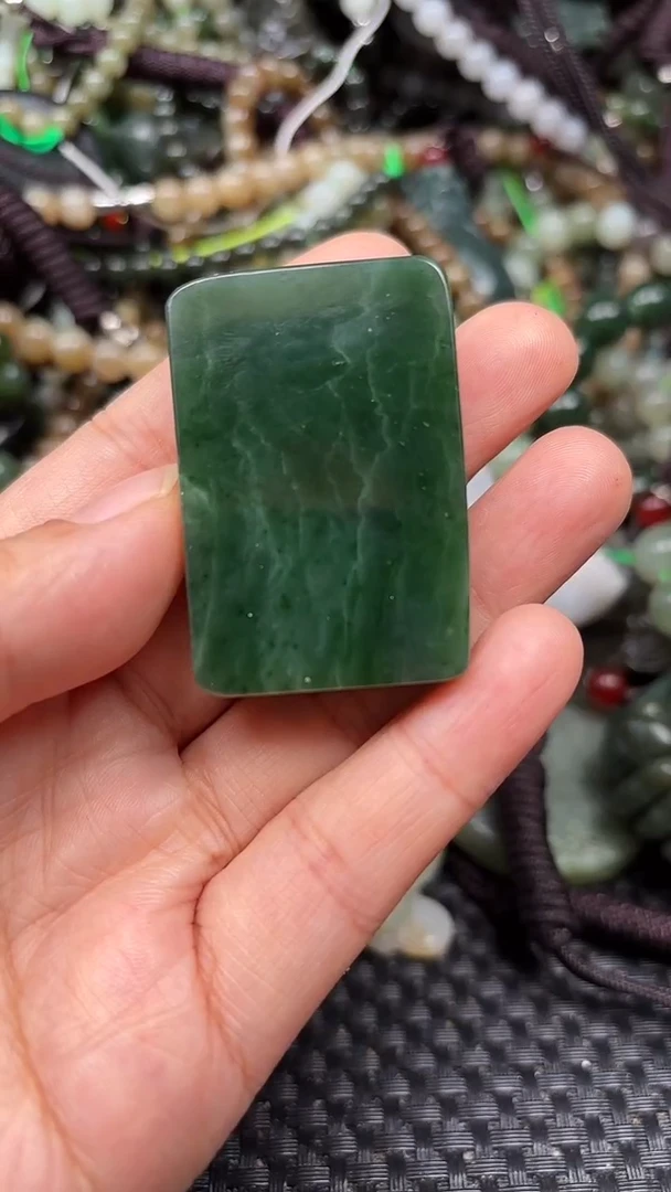 和田玉未镶嵌颈饰1