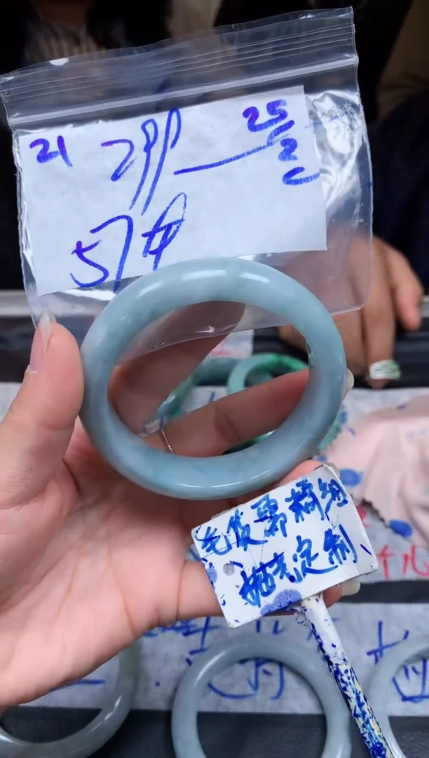 【闪购商品】定制翡翠未镶嵌21毛货需精细抛光手镯多样性拍一发一