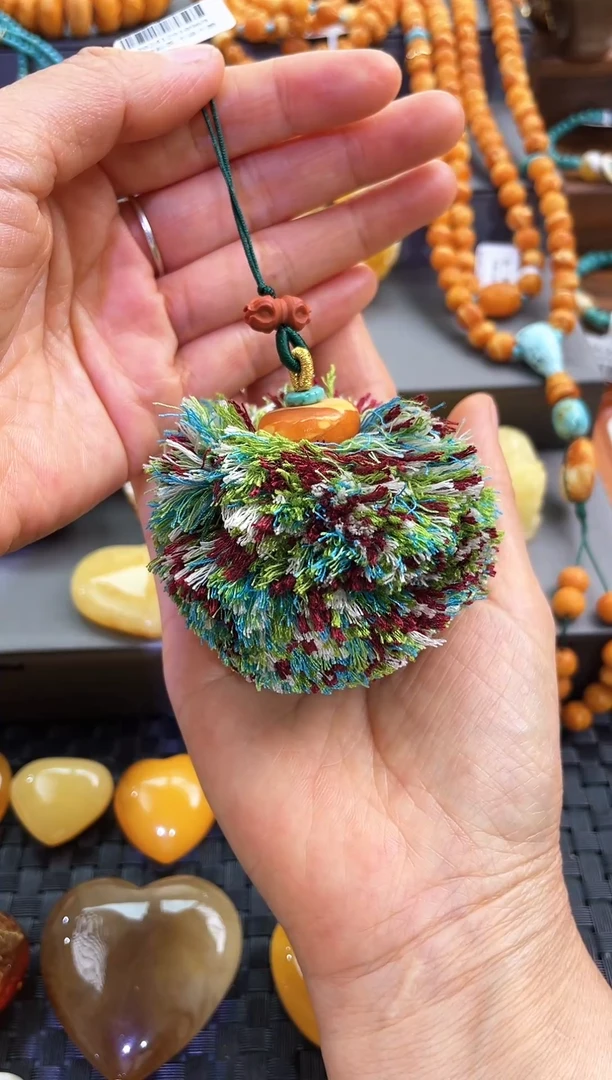 【闪购商品】琥珀裸石未镶嵌毛球