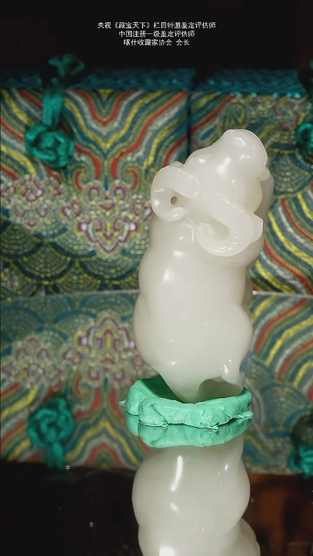 未镶嵌和田玉挂件118g子料带皮牛气冲天手把件大师工