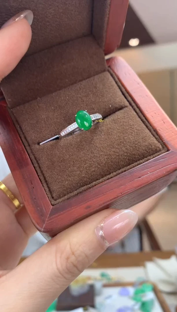 未镶嵌戒指翡翠戒指