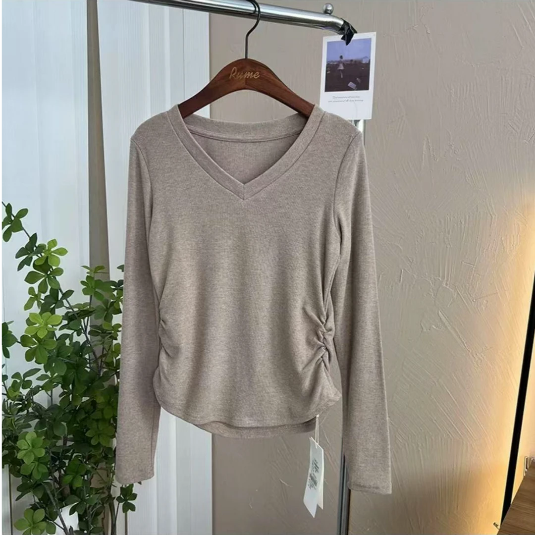 7778-慕斯绒V领修身打底衫（燕麦色）