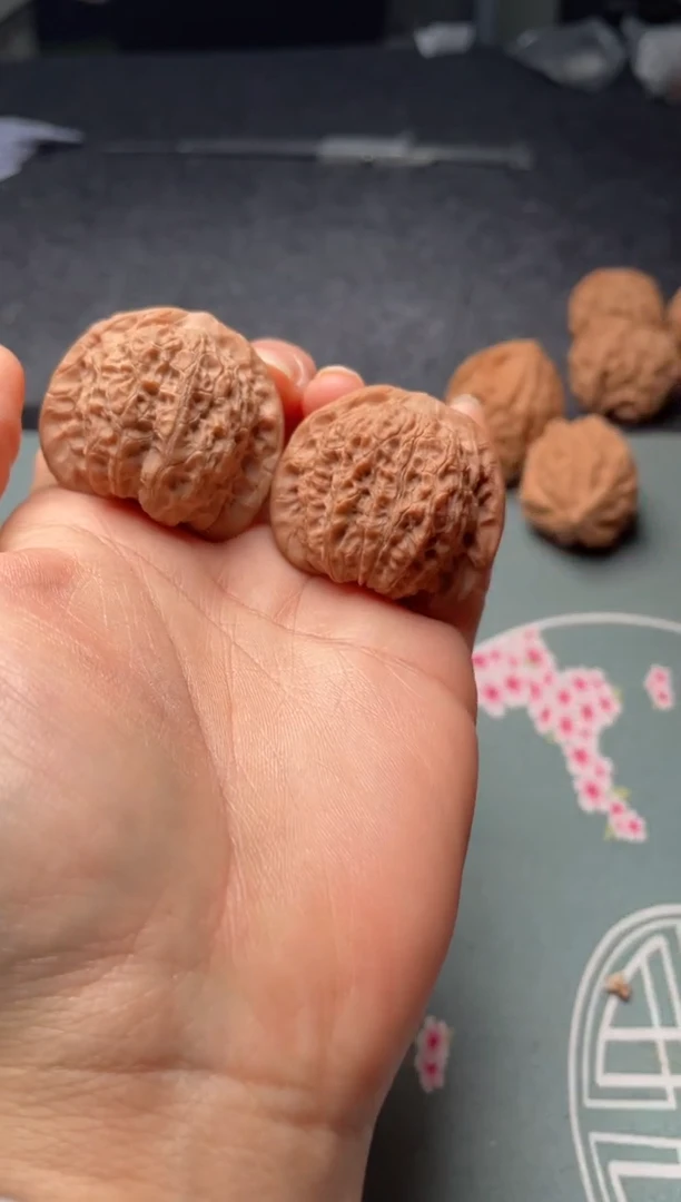 把件文玩核桃w258    血麒麟 38尺