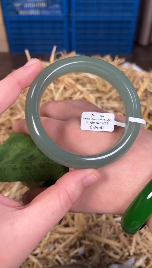 未镶嵌手镯石英质玉W1144