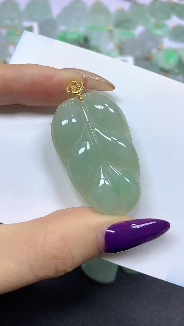 颈饰未镶嵌翡翠