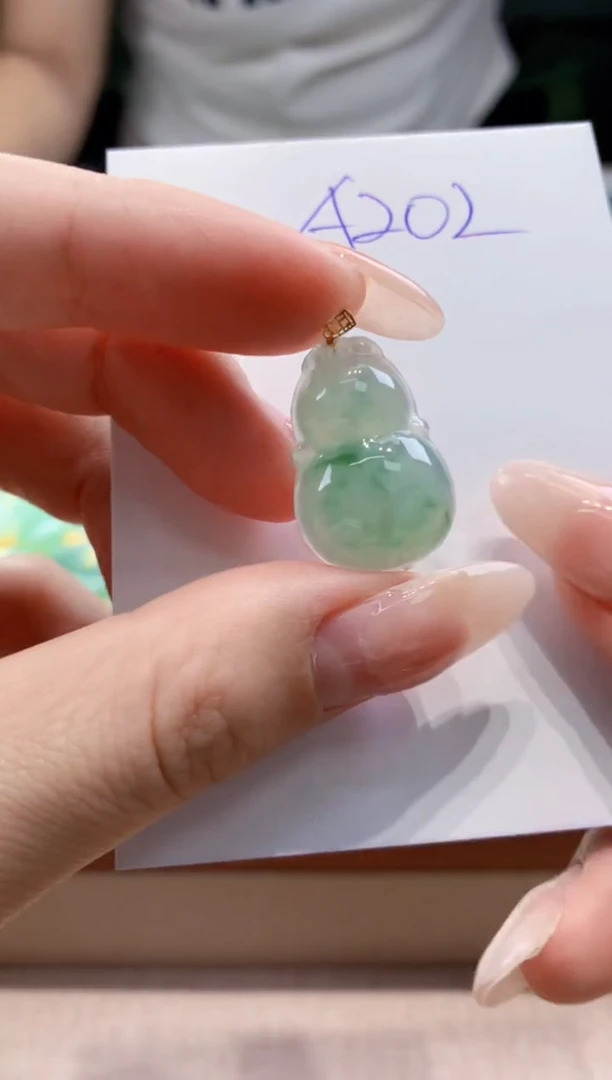 翡翠18K金镶嵌颈饰天然缅甸a货翡翠