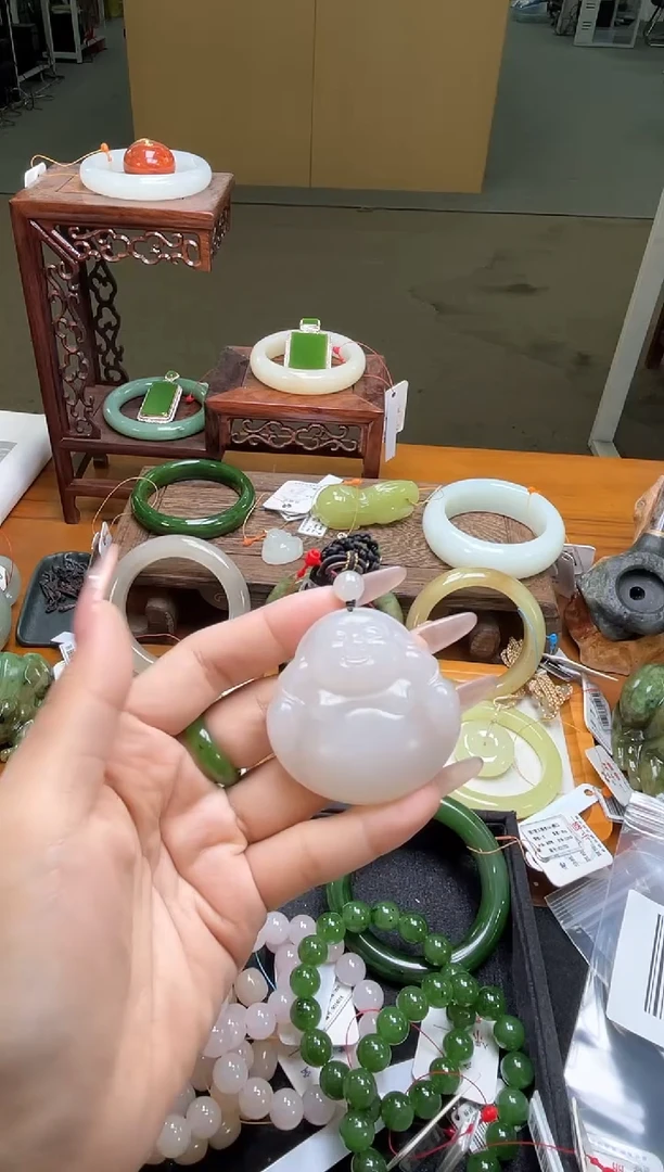 吊坠(不含链)未镶嵌和田玉青海野牛沟白玉 佛公