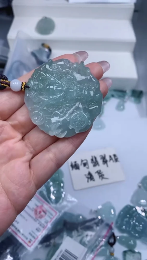 颈饰未镶嵌翡翠吊坠