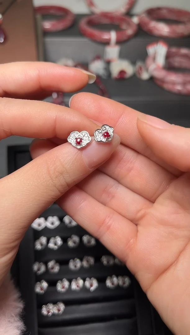 天然辰砂朱砂镶嵌S925银晶体女如意锁耳钉121103