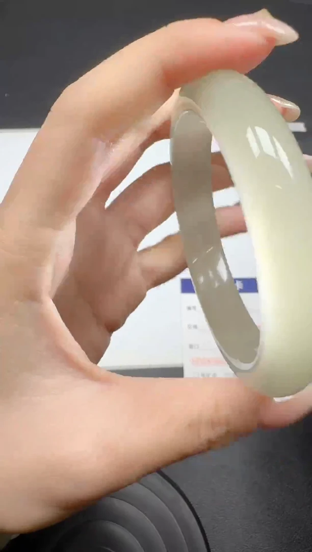 未镶嵌手镯石英质玉037-58微瑕