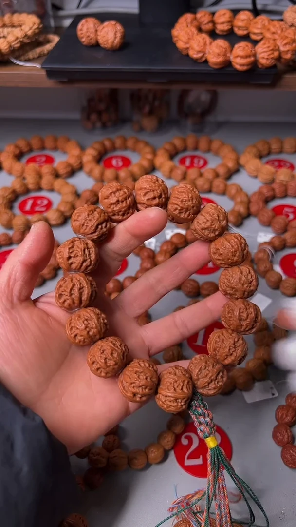 文玩核桃手串超矮桩高货玉珊瑚磨盘核桃串