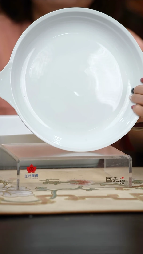 1个微瑕白胎10英寸双耳鲍翅盘（无底款）
