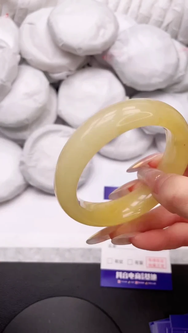 【闪购商品】石英质玉手镯未镶嵌16K334-56