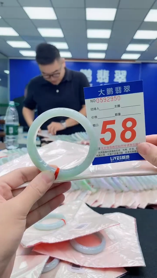 未镶嵌手镯翡翠AAAAAAAAA