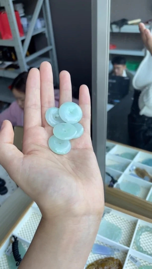 吊坠(不含链)未镶嵌翡翠天然缅甸A货翡翠多样性发其一