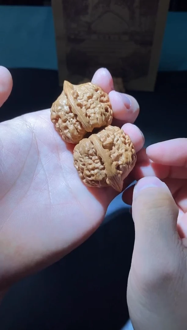 把件文玩核桃微微修金字塔36