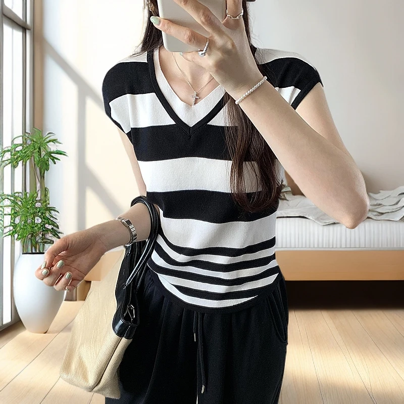 韩系高端气质撞色条纹V领无袖针织衫女夏季2025新款小众背心上衣