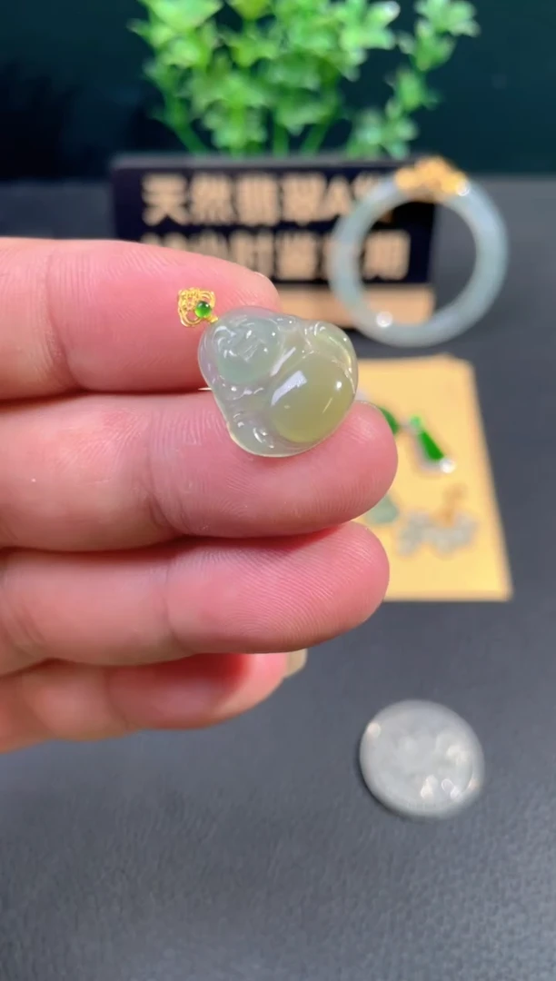 颈饰18K金镶嵌翡翠翡翠