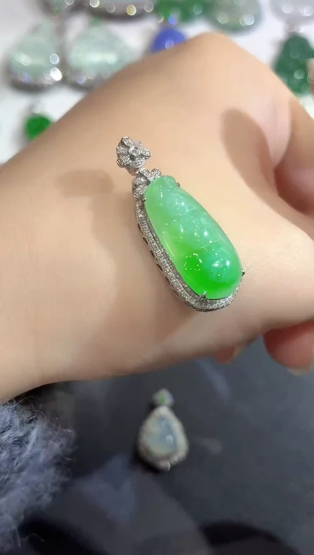 吊坠(不含链)18K金镶嵌翡翠88-吊坠
