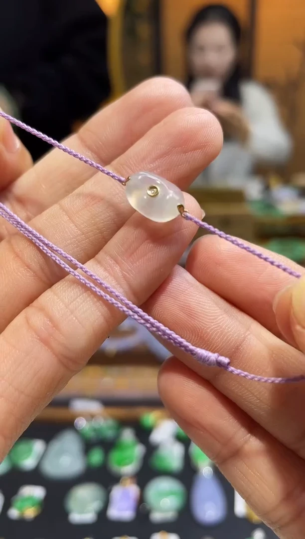 颈饰18K金镶嵌翡翠手绳