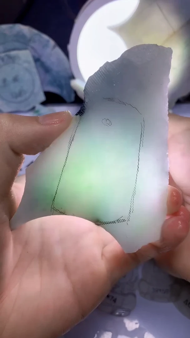 翡翠裸石缅甸天然A货Q2827