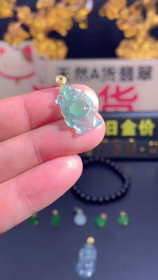 翡翠18K金镶嵌颈饰